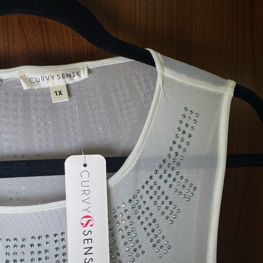NWT-CurvySense one 1X white bodysuit with sparkle embellishment.